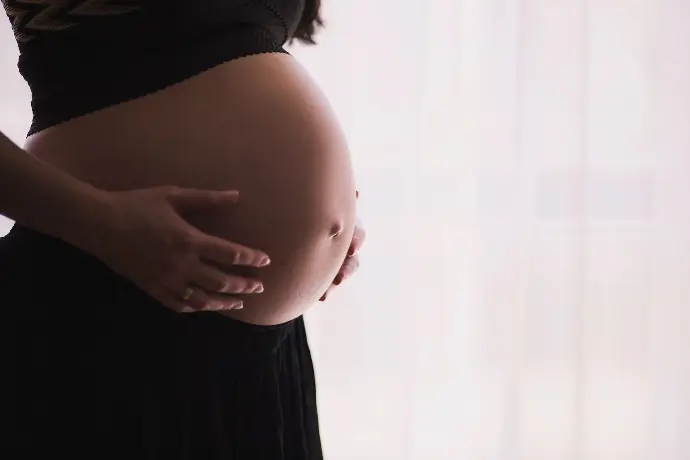femme enceinte yoga prénatal de gasquet